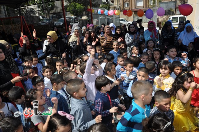 كفرقاسم – فيديو: بساتين الامل, السلام , والمحبة تحتفل بعيد الام على انغام عمو انس وجوقته ..